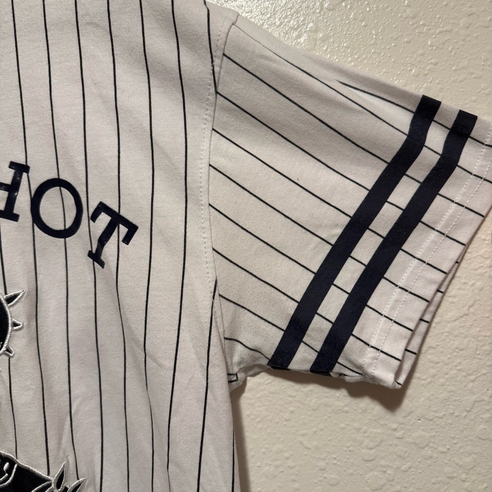 Screenshot Pinstripe Baseball Fashion T-shirt With Bear Appliqué & Embroidery XL - Picture 6 of 9